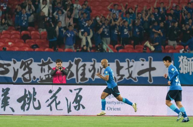 lol-【中超】埃韦尔两球刘殿座染红 10人三镇2比3沧州