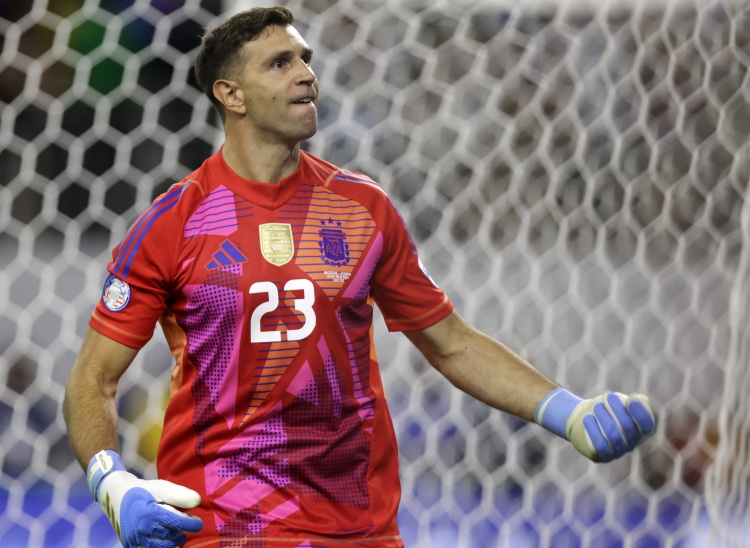 lol视频-罗马诺：国米并没有商谈引进大马丁，球员也无意冬窗离开维拉